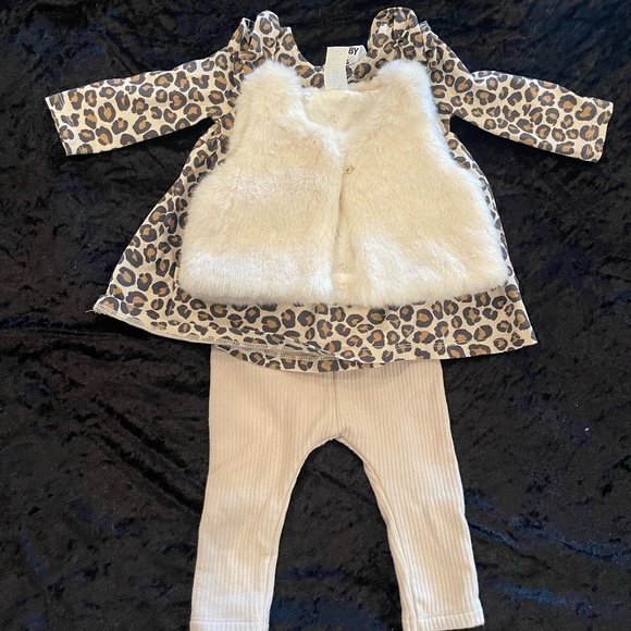 I-Baby 3-Piece Set, NWT, Animal Print Top w/Faux Fur Vest, 6 mos, Comes w/ Bow - Picture 4 of 9